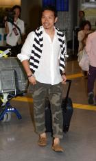 インテルミラノ長友は笑顔で帰国する(撮影・松本俊)
