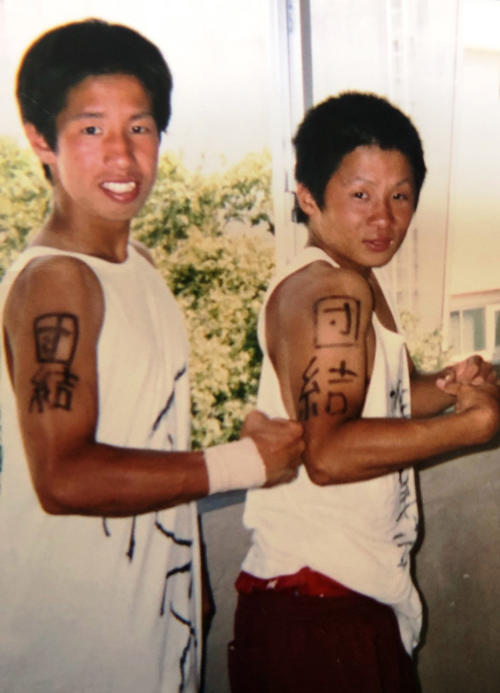 高校時の体育祭で、水摩敦（左）と国弘翔平（右）