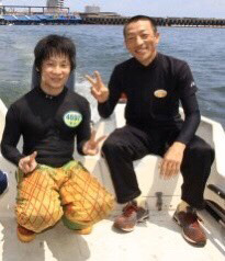 原田富士男さん（右）と一緒に水神祭をしました