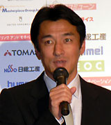 １７年間のプロ選手生活に別れを告げる横浜ＦＣのＭＦ山口（撮影・荻島弘一）
