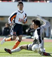 前半22分、2点目のゴールを決める国学院久我山FW川久保