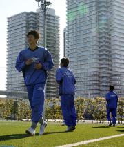 横浜のマリノスタウンで調整する鹿児島城西ＦＷ大迫勇（撮影・進尚幸）
