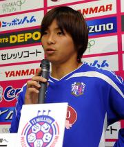 C大阪MF乾は日本代表に選ばれクラブハウスで会見(撮影・奥田泰也)