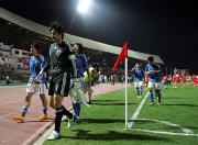 26日、ガックリと引き揚げるGK川口ら日本選手たち(撮影・宇治久裕)