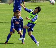 ミニゲームで軽快な動きを見せるMF香川(右)。左はMF古橋