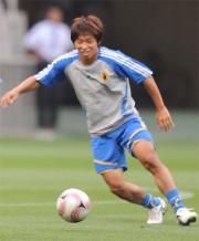 アップをするＦＷ佐藤（撮影・為田聡史）