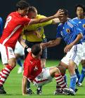 惨敗岡田日本で小野が輝いた／親善試合 - サッカー日本代表ニュース