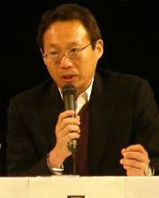 都内で行われたシンポジウムで、環境問題について語る日本代表の岡田監督