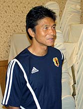 宿舎で取材に応じるU-17日本代表の城福監督(撮影・益子浩一)