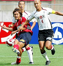 ６日、神戸戦でゴールを決める鹿島ＦＷ興梠