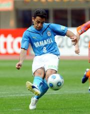 【新潟－磐田】磐田ジウシーニョが同点のＰＫを決める（撮影・柴田隆二）