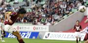 【神戸-大分】ヘディングでゴールを決めるFW大久保(撮影・岡潤一)