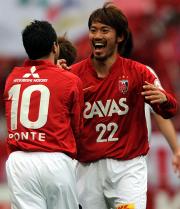 【浦和－ＦＣ東京】先制ゴールを決め、喜ぶＤＦ阿部（撮影・栗山尚久）