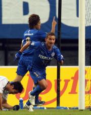 決勝ゴールを決め駆け出す大分ＦＷフェルナンジーニョ（撮影・藤尾明華）