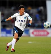 【湘南－横浜ＦＣ】最年長出場記録を達成したカズ（撮影・山崎哲司）