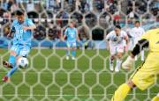 【横浜ＦＣ－熊本】ＰＫを決めた横浜ＦＣのＦＷカズ（撮影・野上伸悟）