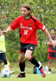 練習試合で実戦デビューした名古屋FWケネディ(撮影・八反誠)