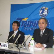 経営計画の説明をした青野部長（左）とＪリ－グ中野専務理事