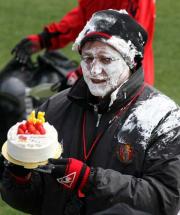 ４５歳の誕生日にクリームまみれになったピクシー（撮影・八反誠）