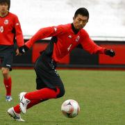 練習試合でＤＦラインを統率する曽田