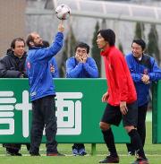 ワタシがチームをうまく回してみせます?ボールを回す浦和エンゲルス監督