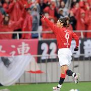後半4分、先制ゴールを決めた浦和FW永井は笑顔でガッツポーズ