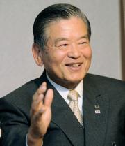 受章が決まり喜ぶ川淵氏(共同)