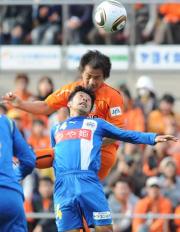 【清水－山形】ヘディングでゴールを決める清水岡崎（撮影・たえ見朱実）