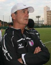 東京戦に向け意気込みを語ったＣ大阪レビークルピ監督（撮影・奈島宏樹）