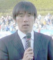 試合後、勝利インタビューに答える町田ゼルビアの相馬監督