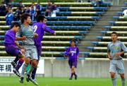 延長後半9分、決勝弾を挙げるMF秋山(左から2人目)