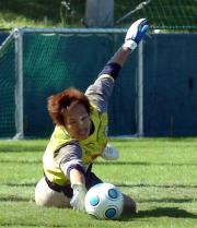 顔を7針縫った直後でもGK八田は練習でボールに飛びついた
