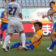 後半３分、ゴール前に滑り込んで決勝ゴールを決めたＦＷ中島