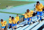 サイドステップで階段を上がる仙台イレブン