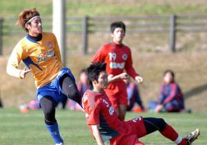 練習試合１本目の２１分に左足で２点目を決めた仙台ＦＷ中原