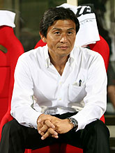 清水対大宮 今節から指揮を振るう大宮佐久間監督(撮影・たえ見朱実)