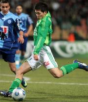 左足をしならせゴールを狙う松井(撮影Piko・Press)