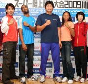 左から塚原直貴、ゲイ、村上幸史、フェリックス、福島千里