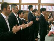 今宮戎神社で必勝祈願を行った大阪エヴェッサのメンバー