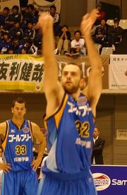 チーム最多２３得点を挙げた滋賀のＦライアン・ローク