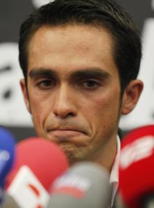 ピントで記者会見を開いたコンタドール(AP)