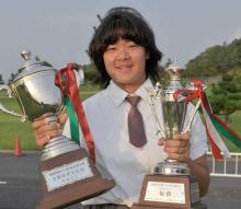 逆転で優勝を決めた、川岸良兼プロの次女史果