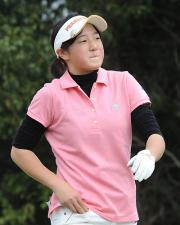 スコアを崩しながらも自ら気合いを入れる石川葉子（撮影・多田篤）