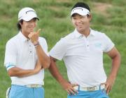 韓国ペアに勝利し笑顔を見せる石川遼と薗田峻輔ペア（撮影・中島郁夫）