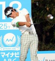 １８番最終ホールでドライバーショットを放つ石川遼（撮影・外山哲司）