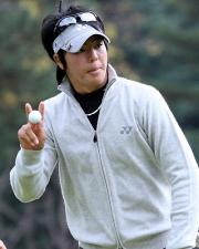 １２番ホールでバーディーを奪った石川遼（撮影・蔦林史峰）