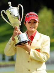 今季3勝目を飾った諸見里しのぶ(撮影・外山哲司)