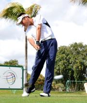 練習ラウンドでティーショットを放つ池田（撮影・下田雄一）