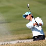 ７番、バンカーショットを放つ宮里藍（撮影・桜井希望）