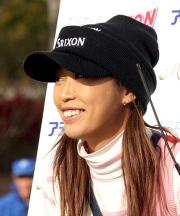 インタビューに笑顔をみせる金田久美子(撮影・上田博志)